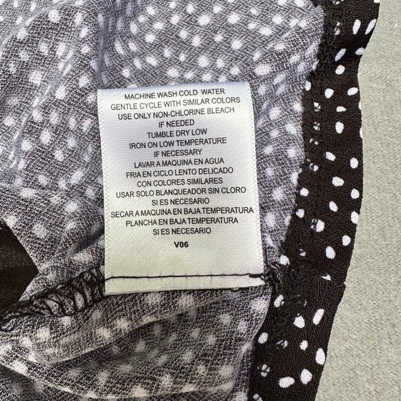 Size Large Meraki polka dot tank! ๐ - Picture 8 of 9